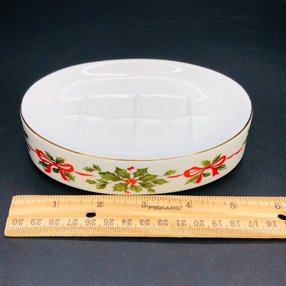 Vintage McGregor Christmas Holly Berries Porcelain Soap Dish Red Bow Gold Trim - Picture 9 of 10